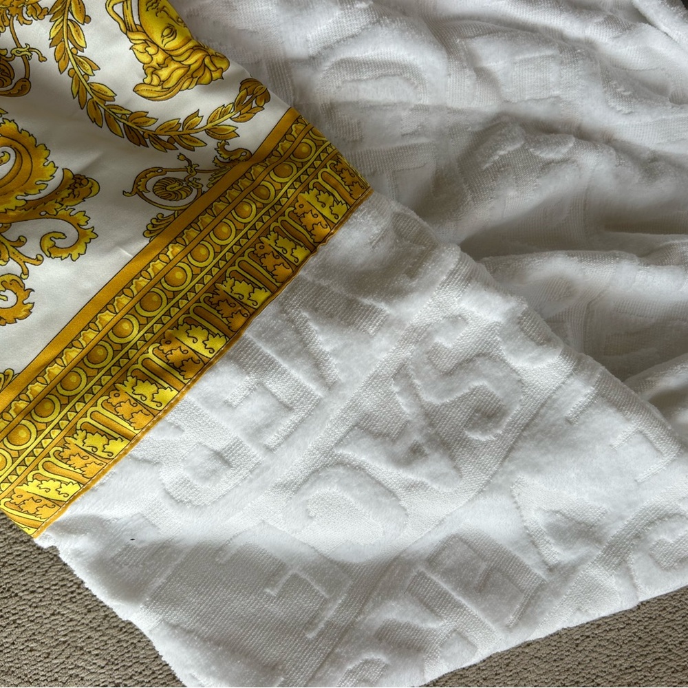 Versace White and Gold Robe - Picture 3 of 5